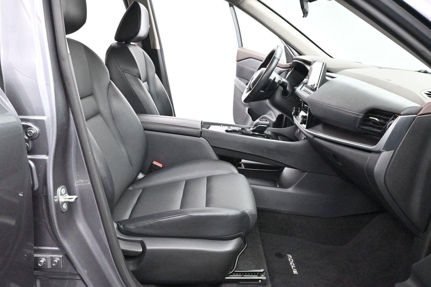 Used 2021 Gun Metallic Nissan SV image 29