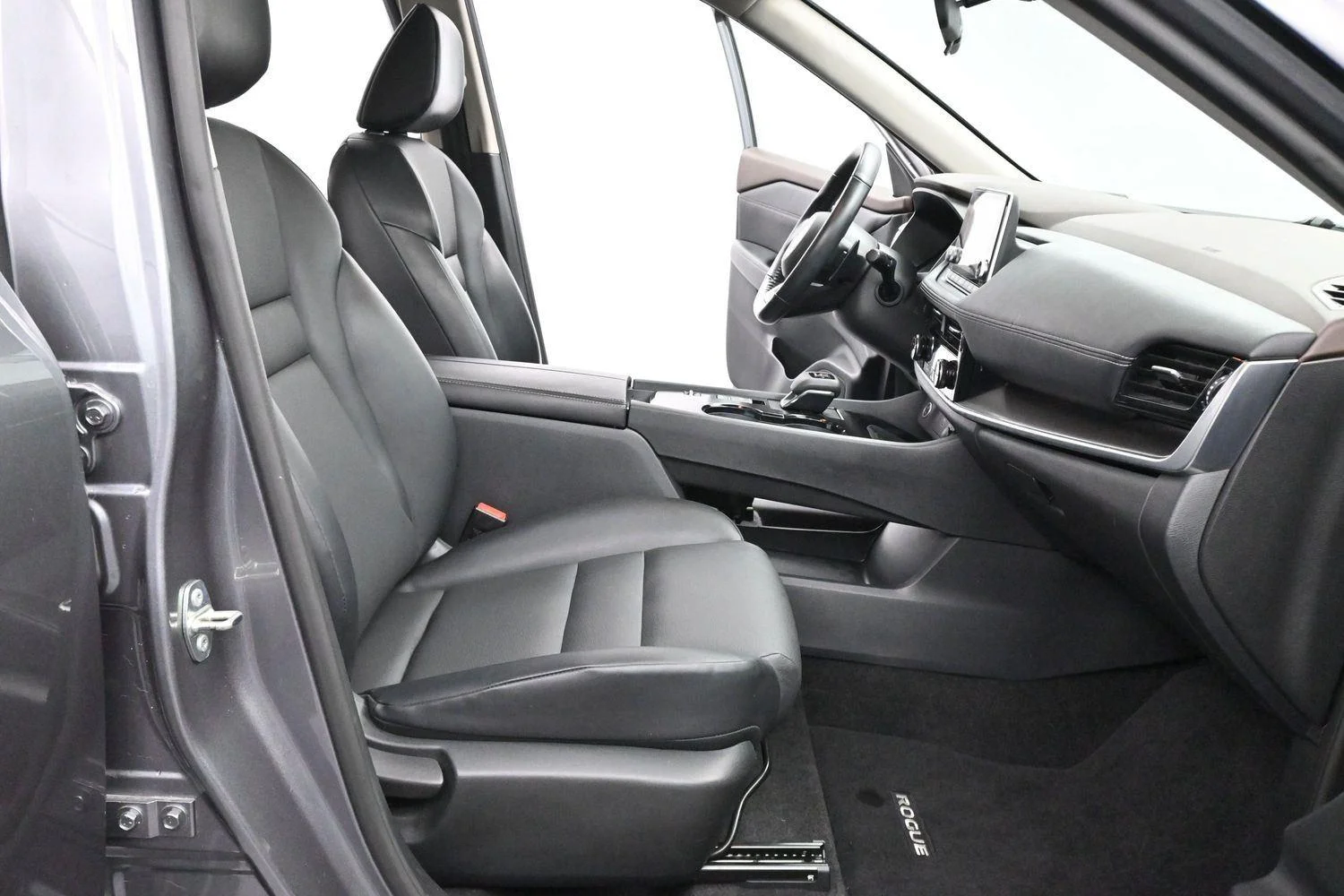 Used 2021 Gun Metallic Nissan SV image 29