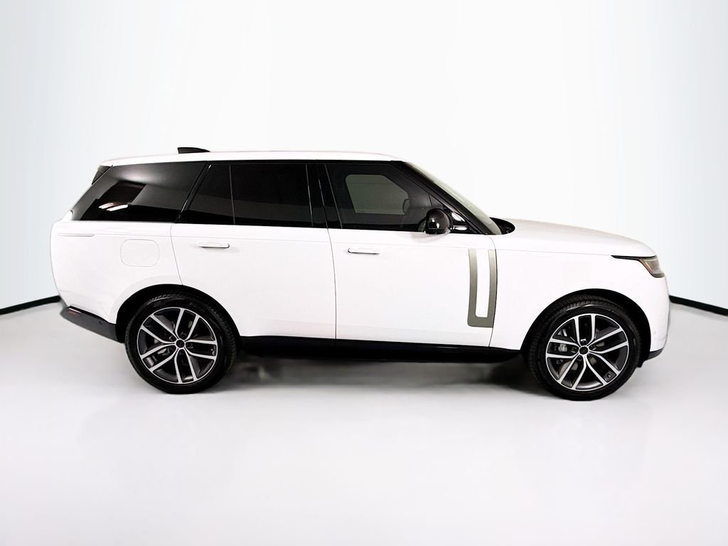 New 2026 Fuji White Land Rover SE image 4
