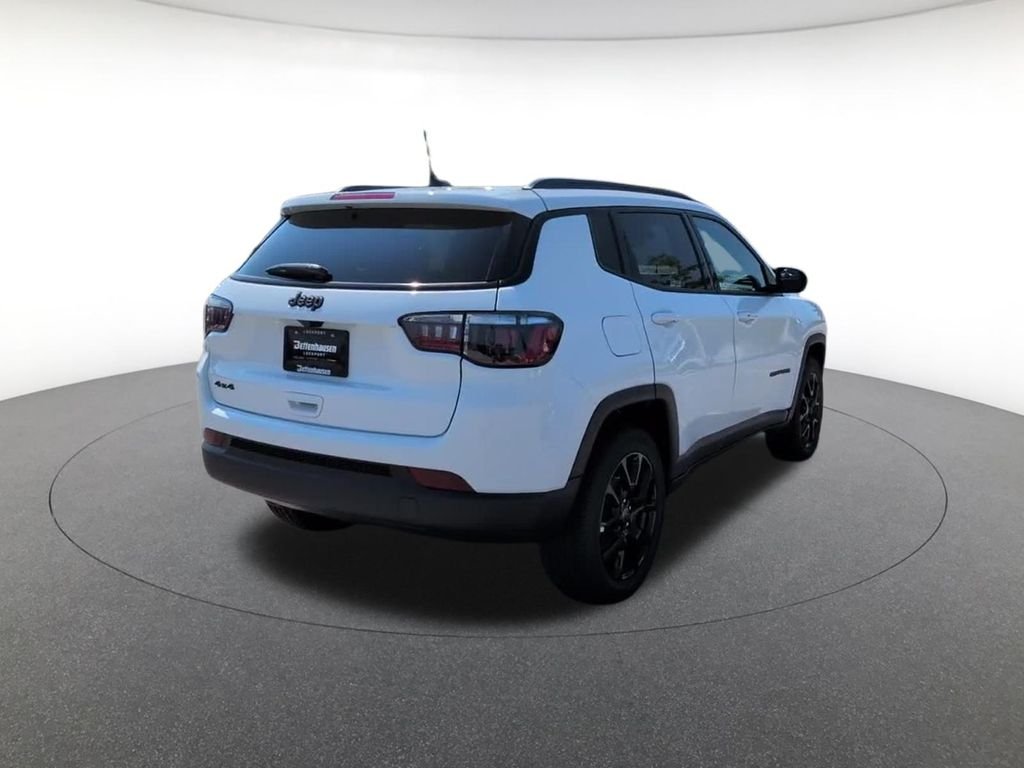 New 2026 Bright White Clear-Coat Exterior Paint Jeep Latitude image 6