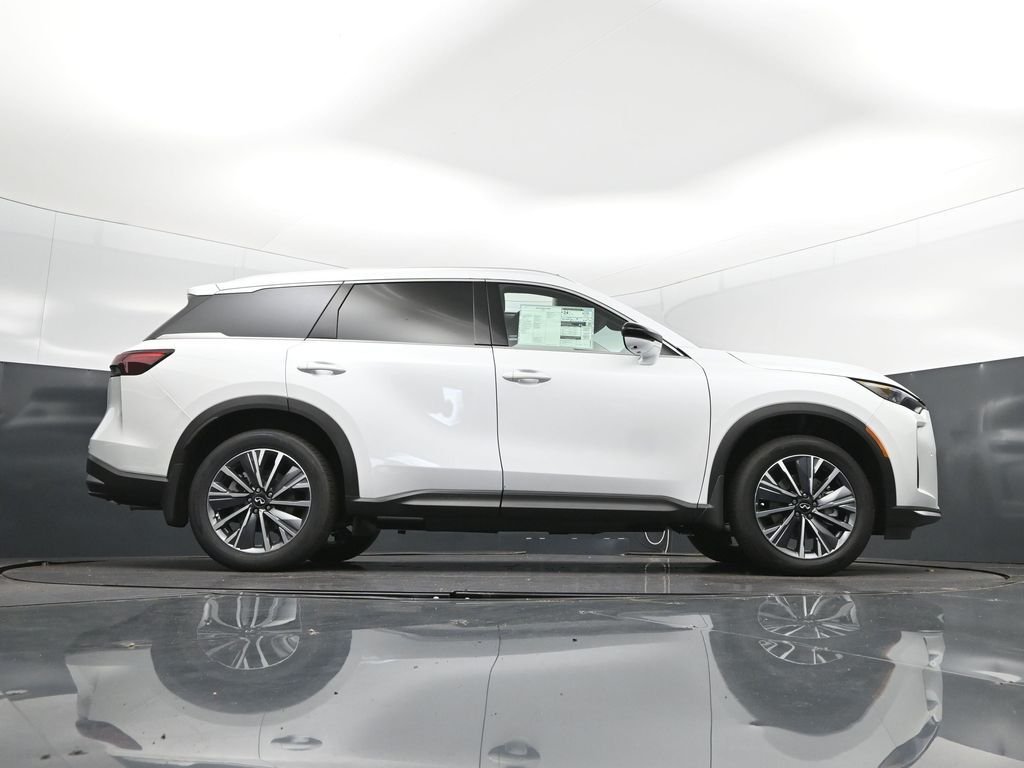 New 2027 RADIANT WHITE INFINITI Luxe FWD image 44
