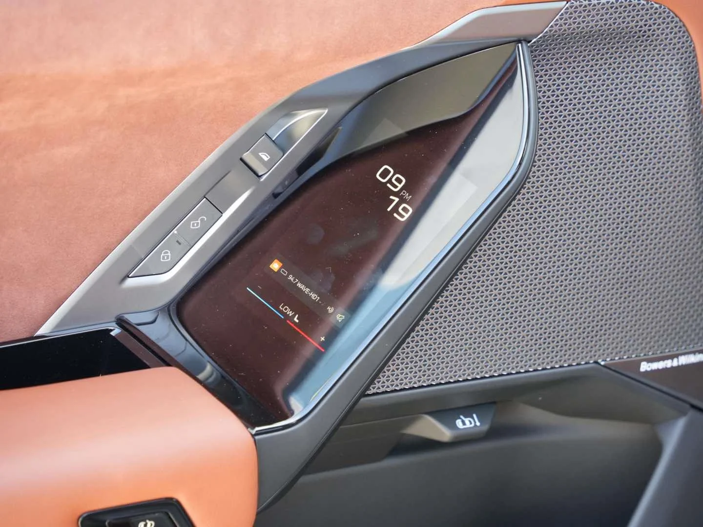 New 2027 Dravit Grey Metallic BMW 740i image 18