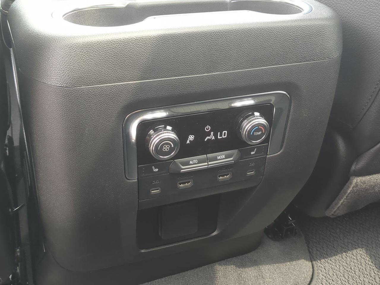 2026 GMC Yukon XL Denali - Photo 22