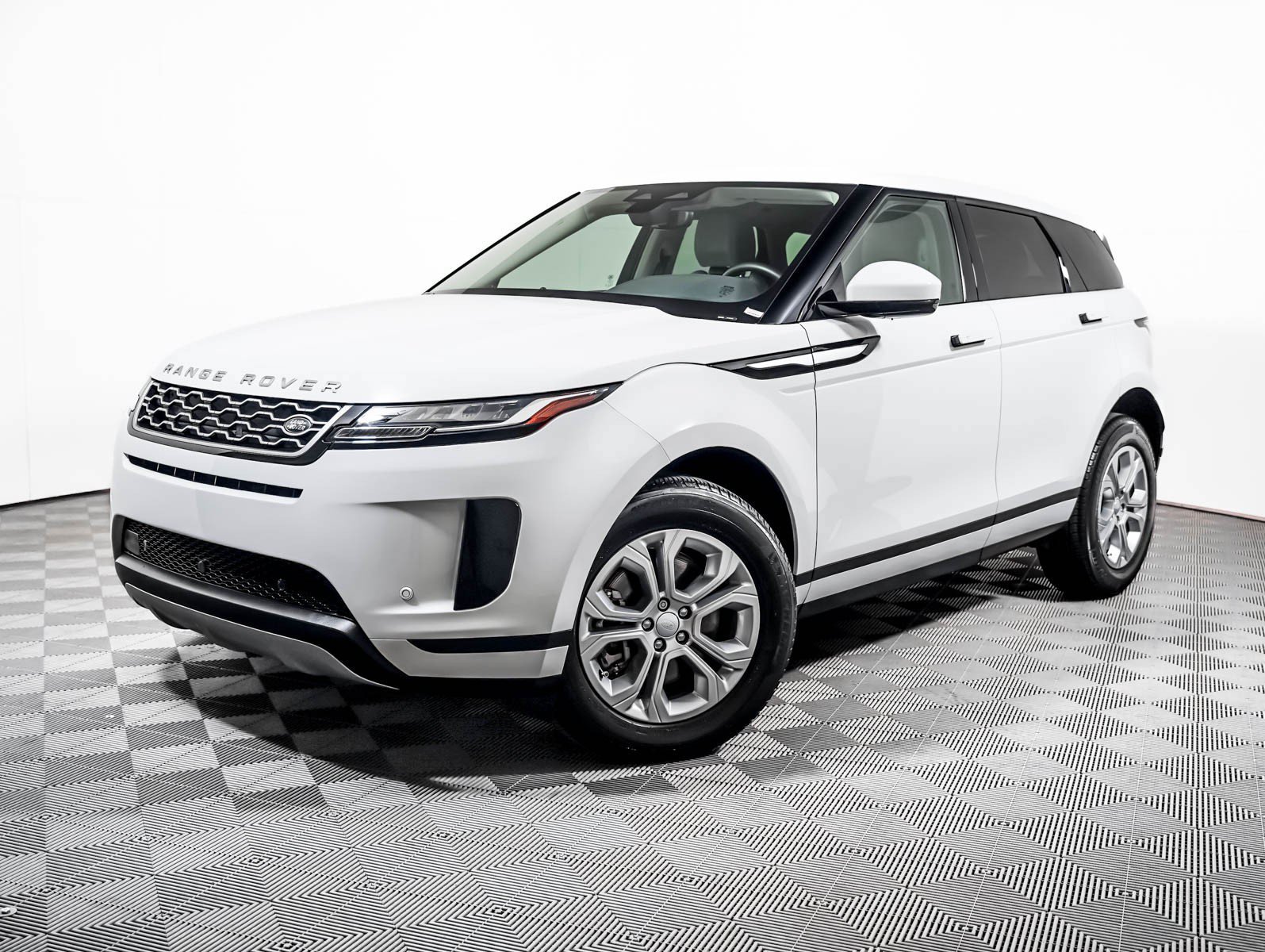 Used 2022 Fuji White Land Rover S AWD image 1