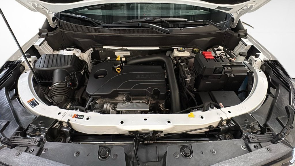 Used 2025 White Chevrolet LT image 15