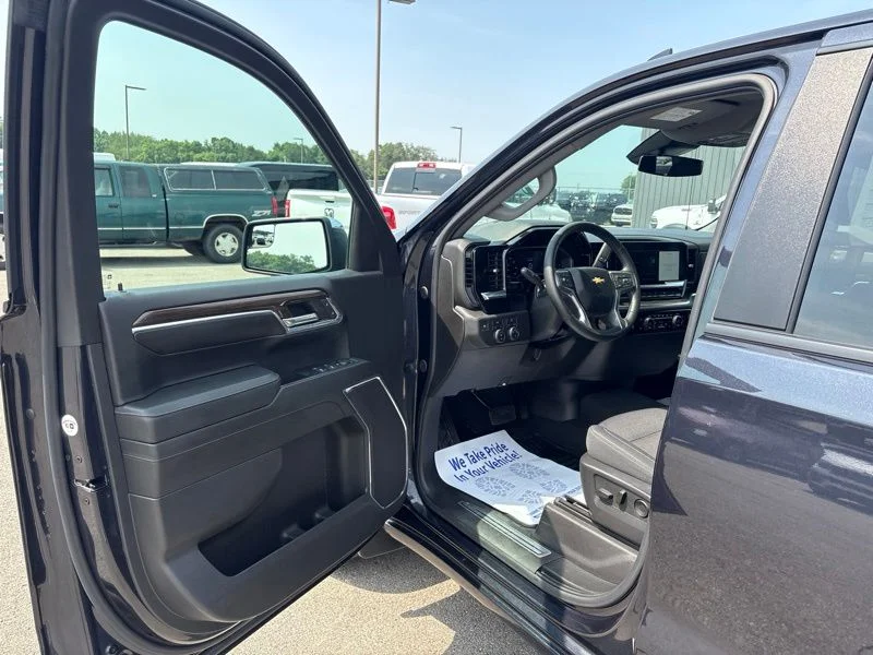 Used 2024 Gray Chevrolet LT image 17