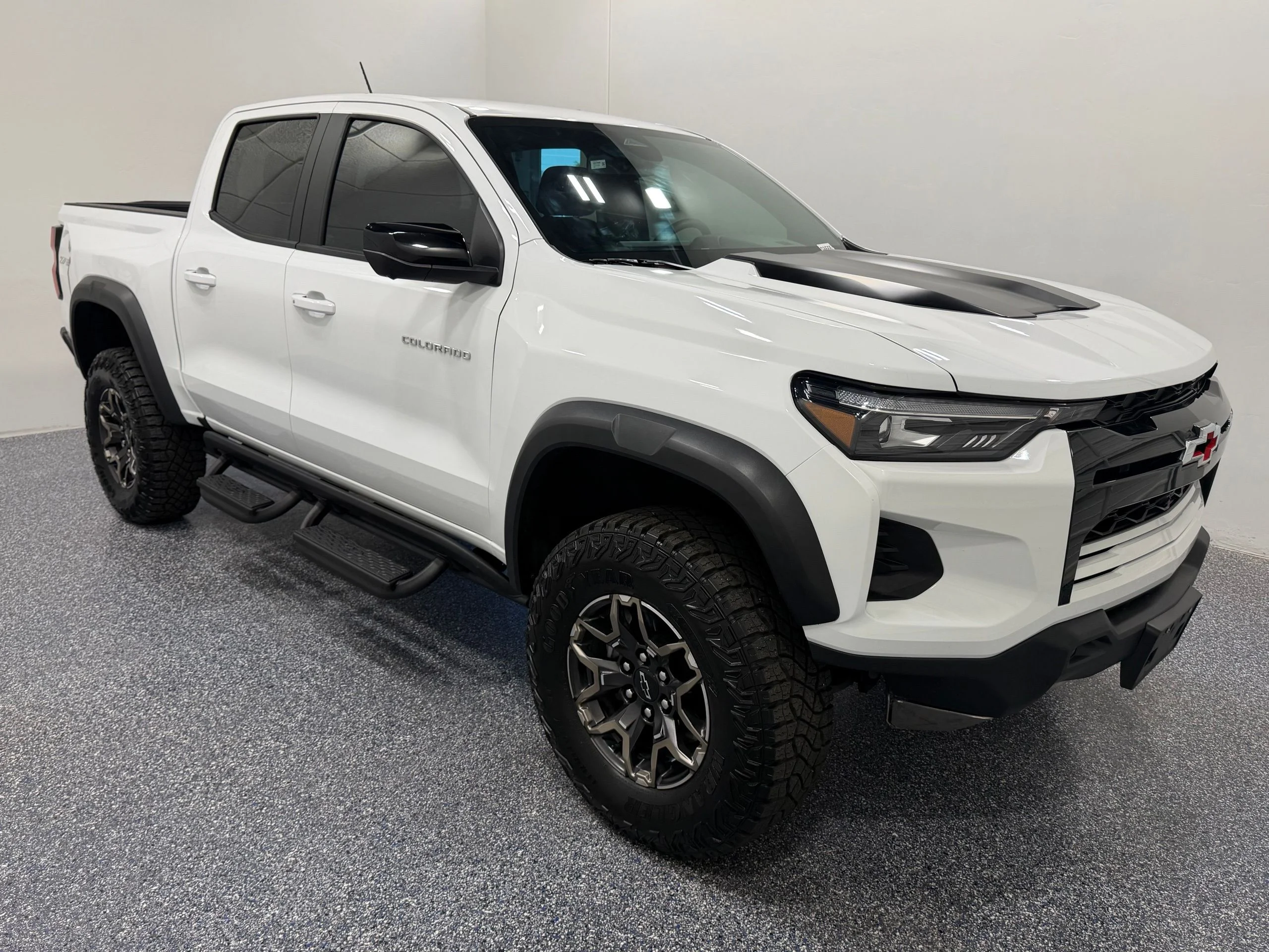 Used 2024 White Chevrolet ZR2 image 9