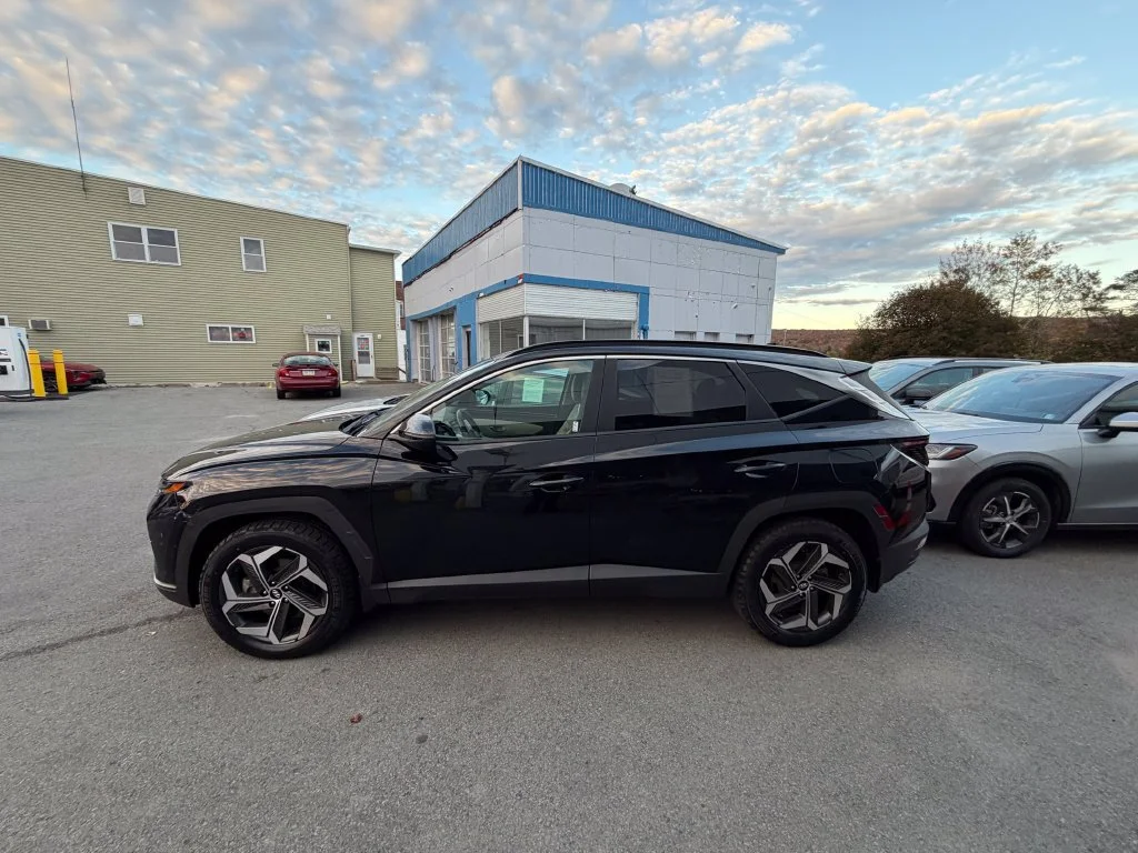 Used 2022 Black Hyundai SEL image 2