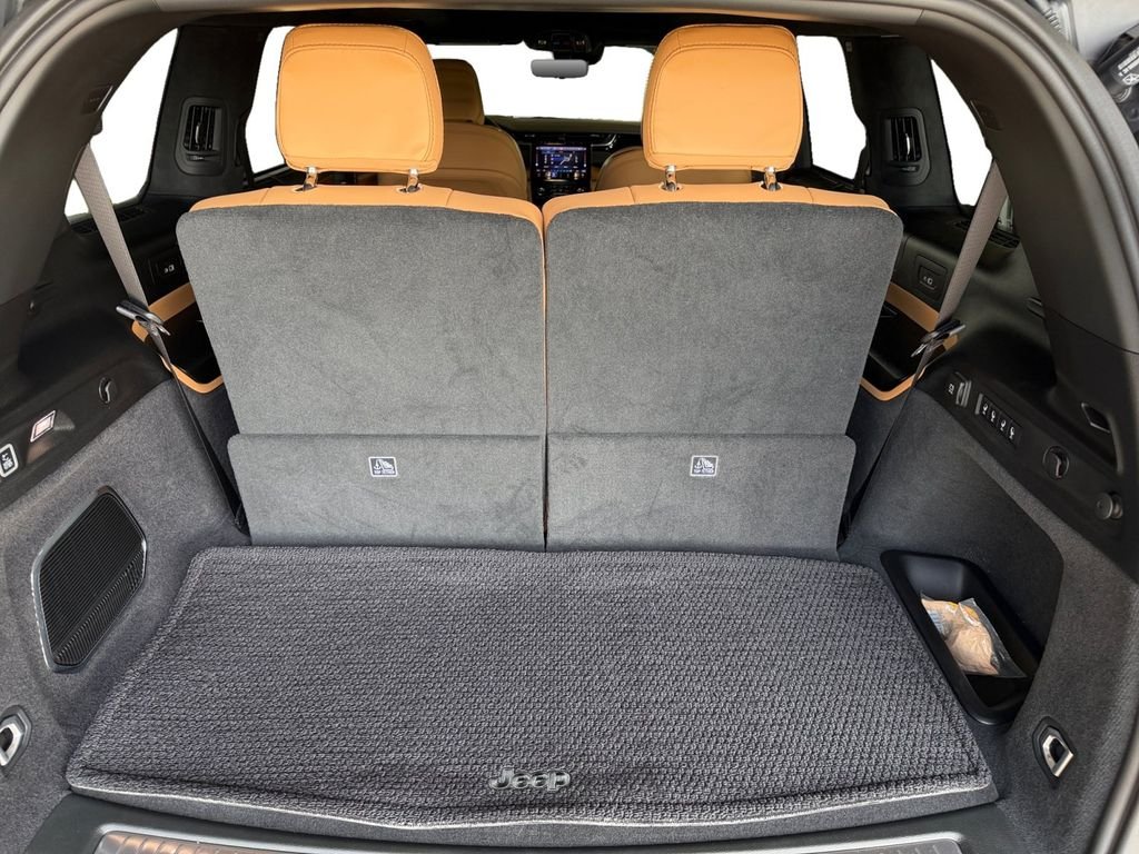 Used 2025 Gray Jeep Summit image 13