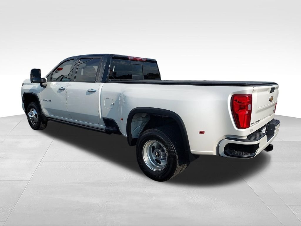 Used 2022 Beige Chevrolet High Country image 3