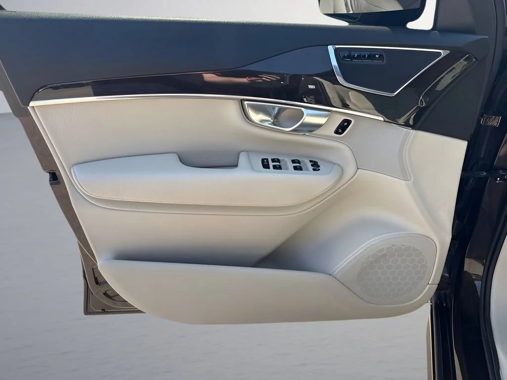 Used 2018  Volvo Momentum image 26