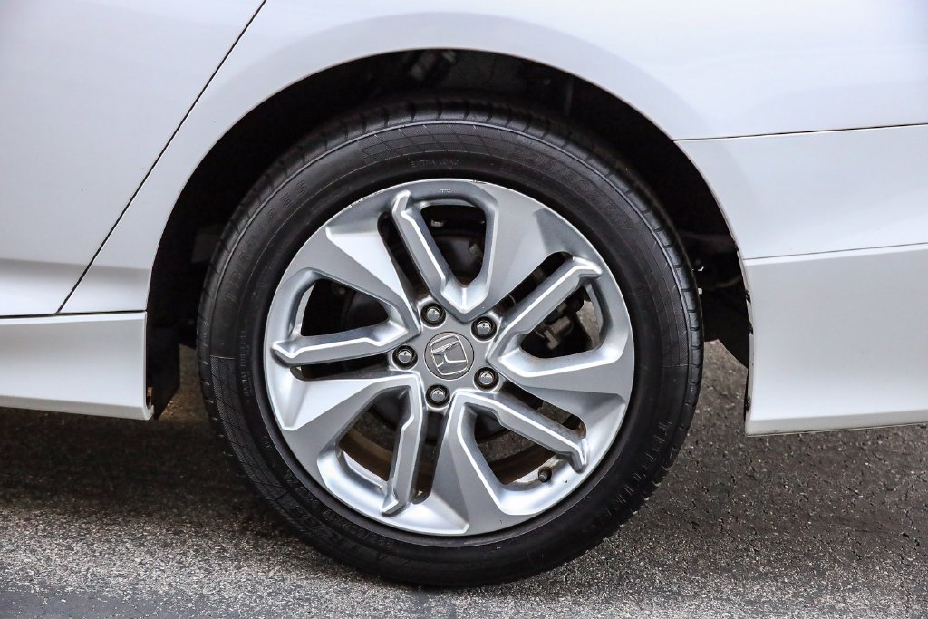 Used 2020 Platinum White Pearl Honda LX image 7