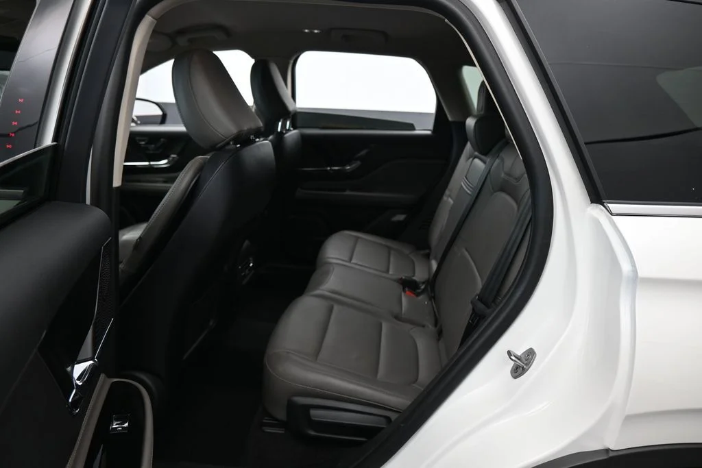 Used 2023 White Metallic Lincoln Reserve image 30