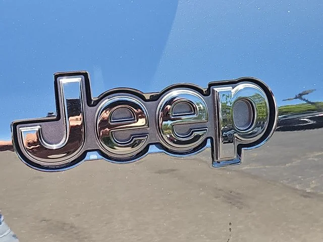 Used 2022 Black Jeep Altitude image 33