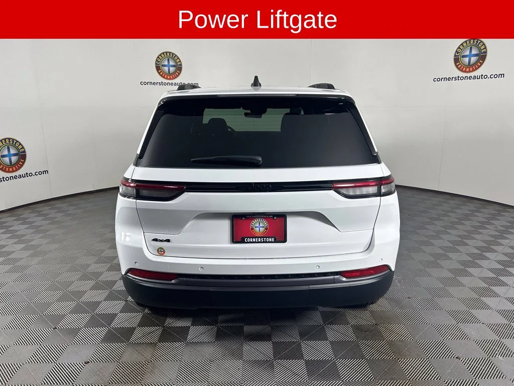 New 2026 Bright White Clear-Coat Exterior Paint Jeep Altitude image 17