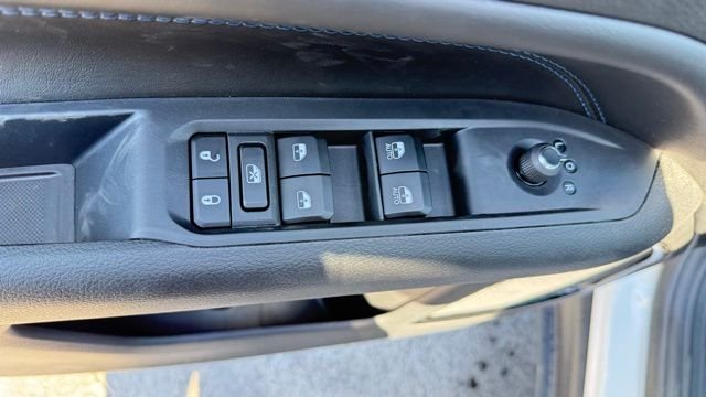 New 2026 Bright White Clearcoat Jeep Latitude image 13