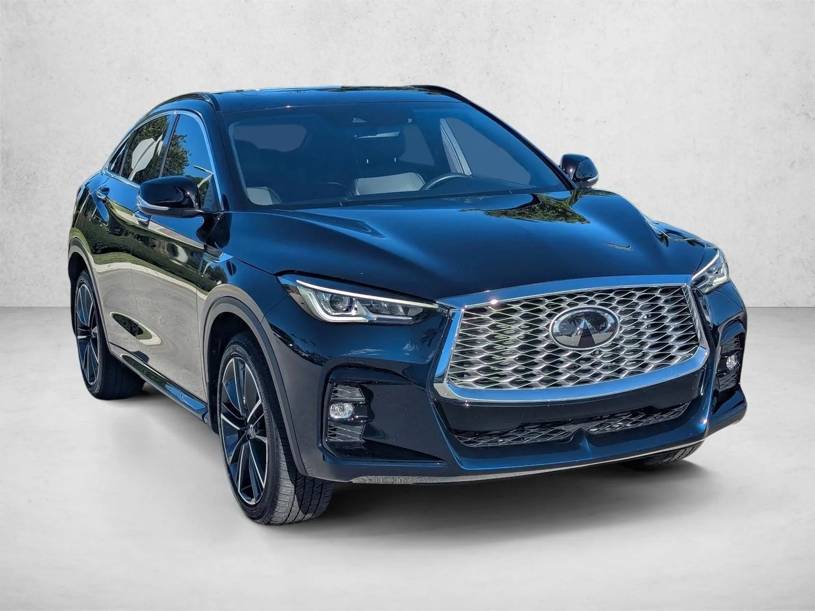 Used 2025 Hermosa Blue INFINITI LUXE image 3