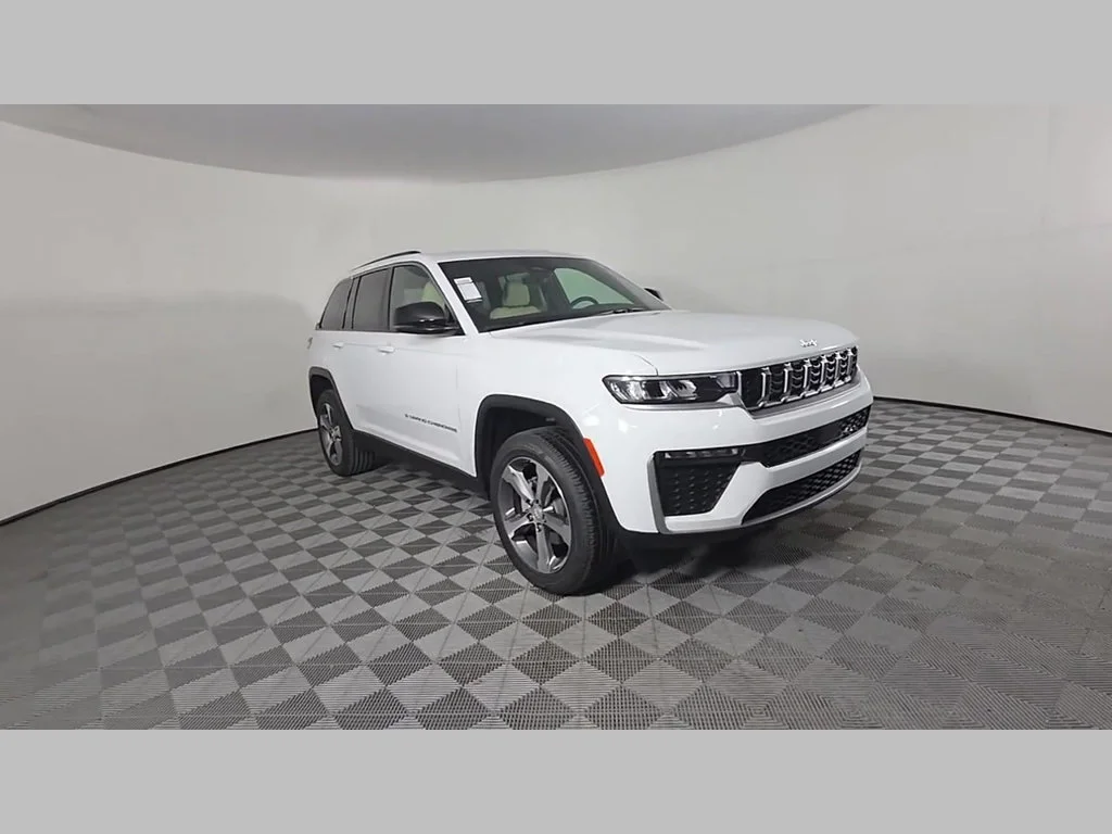 New 2026 Bright White Clear-Coat Exterior Paint Jeep Limited image 44
