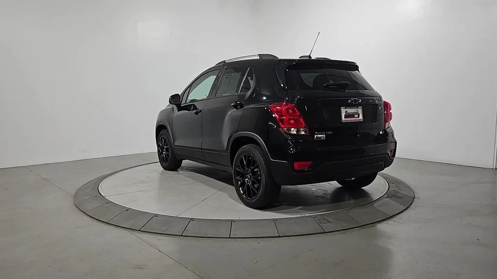 Used 2022 Black Chevrolet LT image 3
