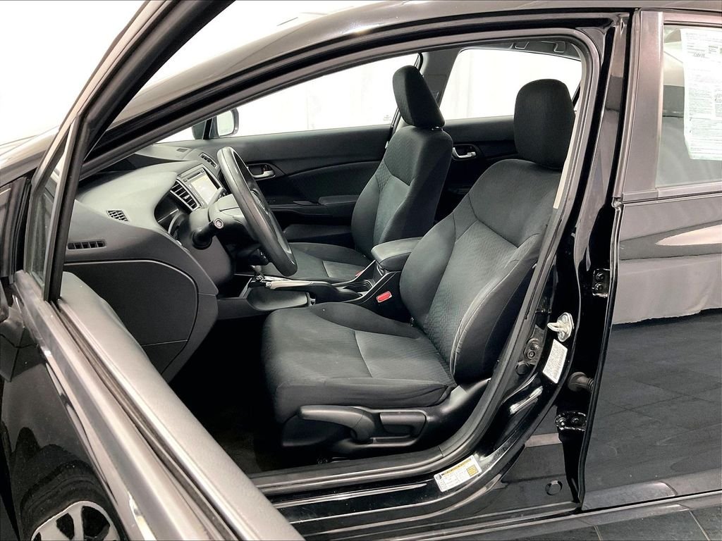 Used 2015 Black Honda SE image 10