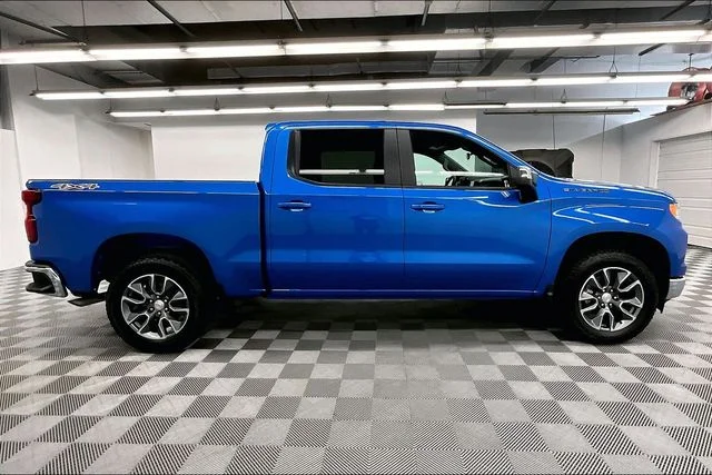 Used 2025 Riptide Blue Metallic Chevrolet LT image 15