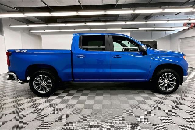 Used 2025 Riptide Blue Metallic Chevrolet LT image 15