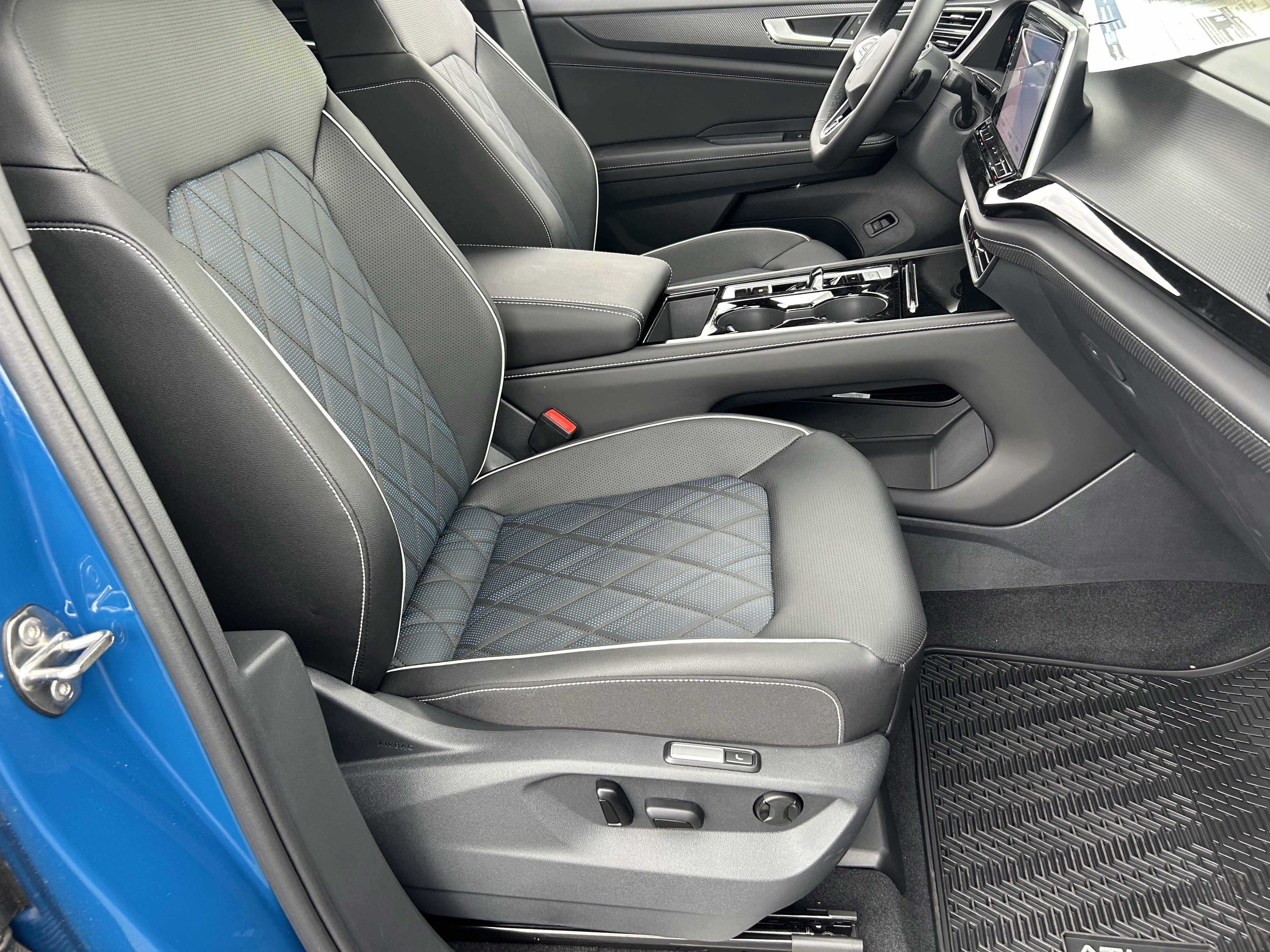 2025 Volkswagen Atlas Cross Sport SEL Premium R-LINE - Photo 7