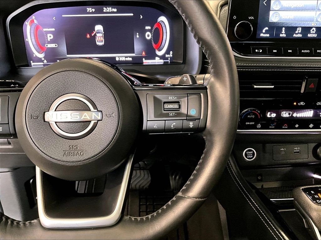 Used 2023 Black Nissan Platinum image 25