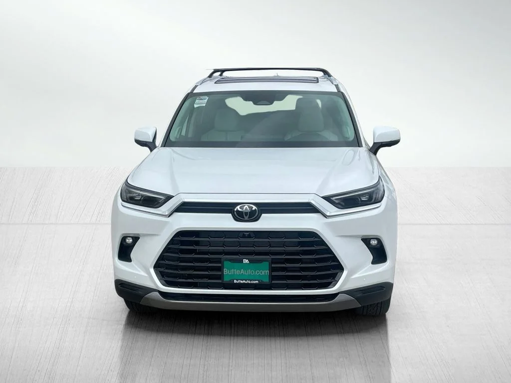 New 2026 Wind Chill Pearl Toyota Platinum image 8