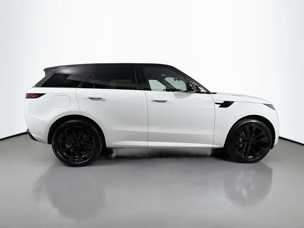 New 2026 Fuji White Land Rover Dynamic SE image 33