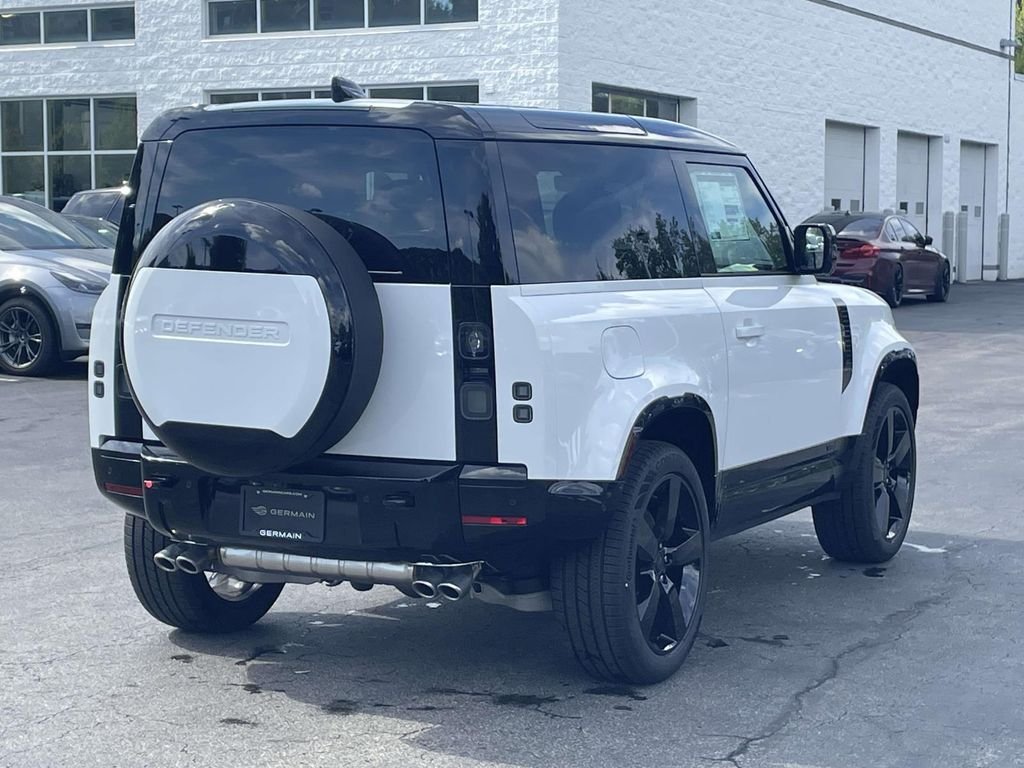 New 2026 Fuji White Land Rover V8 image 7