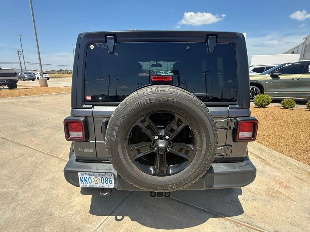 Used 2022 Granite Crystal Metallic Clearcoat Jeep Unlimited Sport Altitude image 4