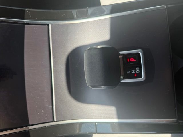 Certified Used 2026 White Land Rover Dynamic SE image 21