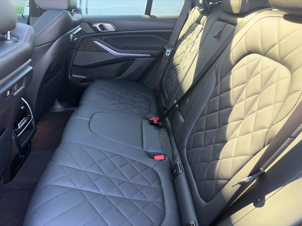 Used 2023 Black Sapphire Metallic BMW xDrive40i image 22