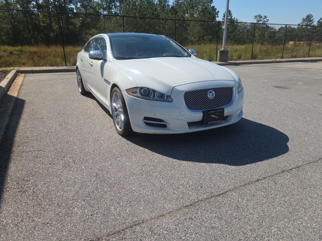 Used 2013  Jaguar XJL Portfolio image 2