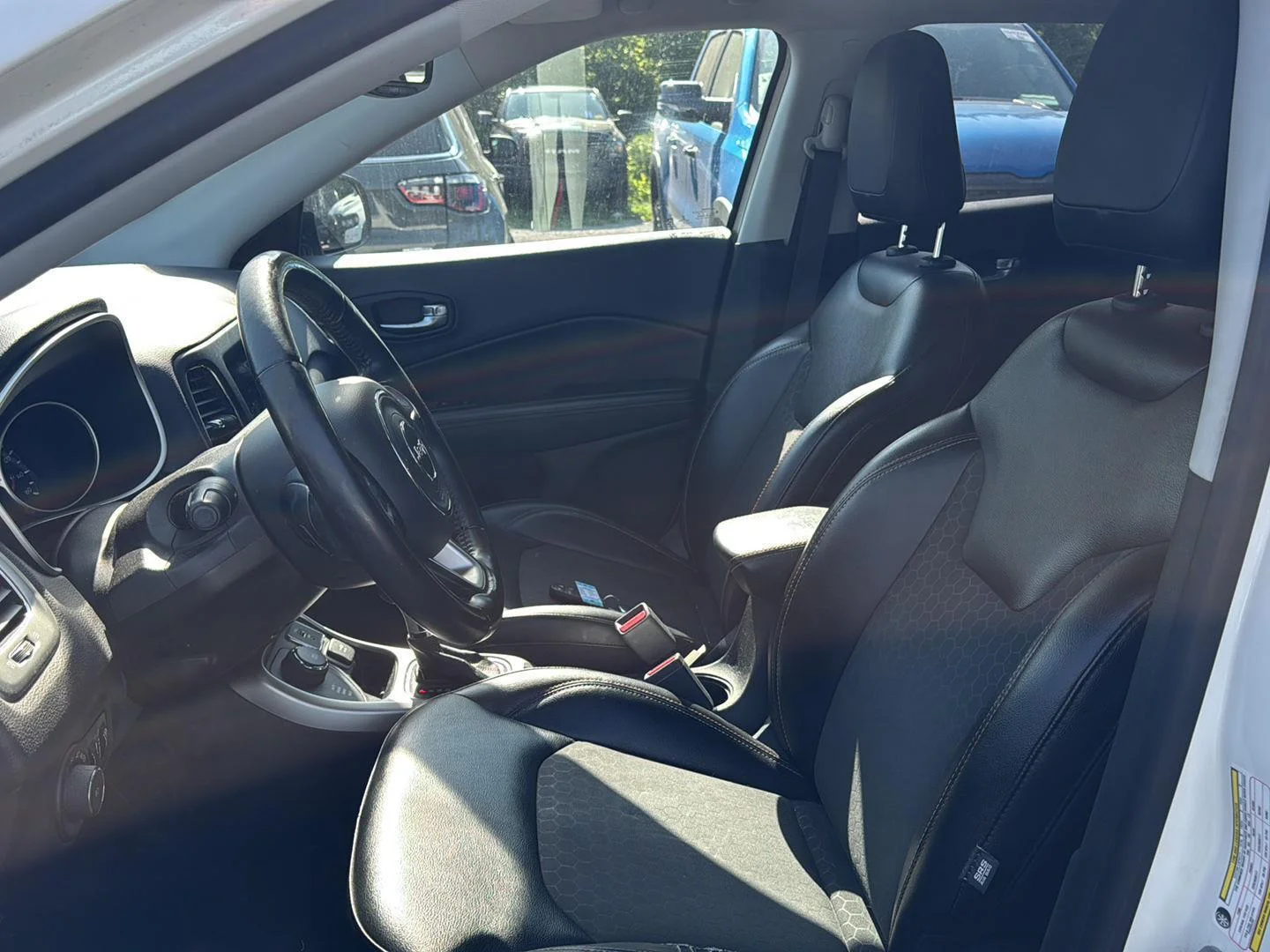 Used 2018 White Clearcoat Jeep Latitude image 5