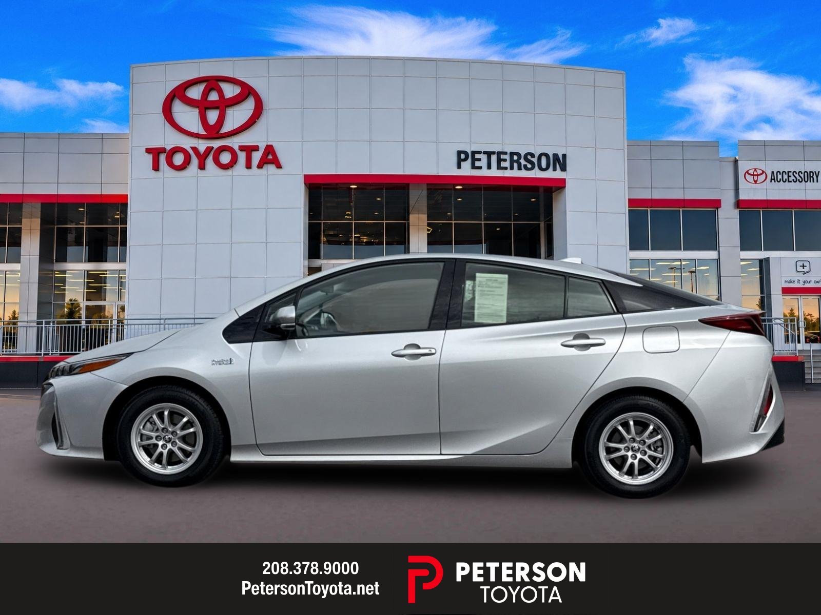 Used 2020 Silver Toyota XLE image 6