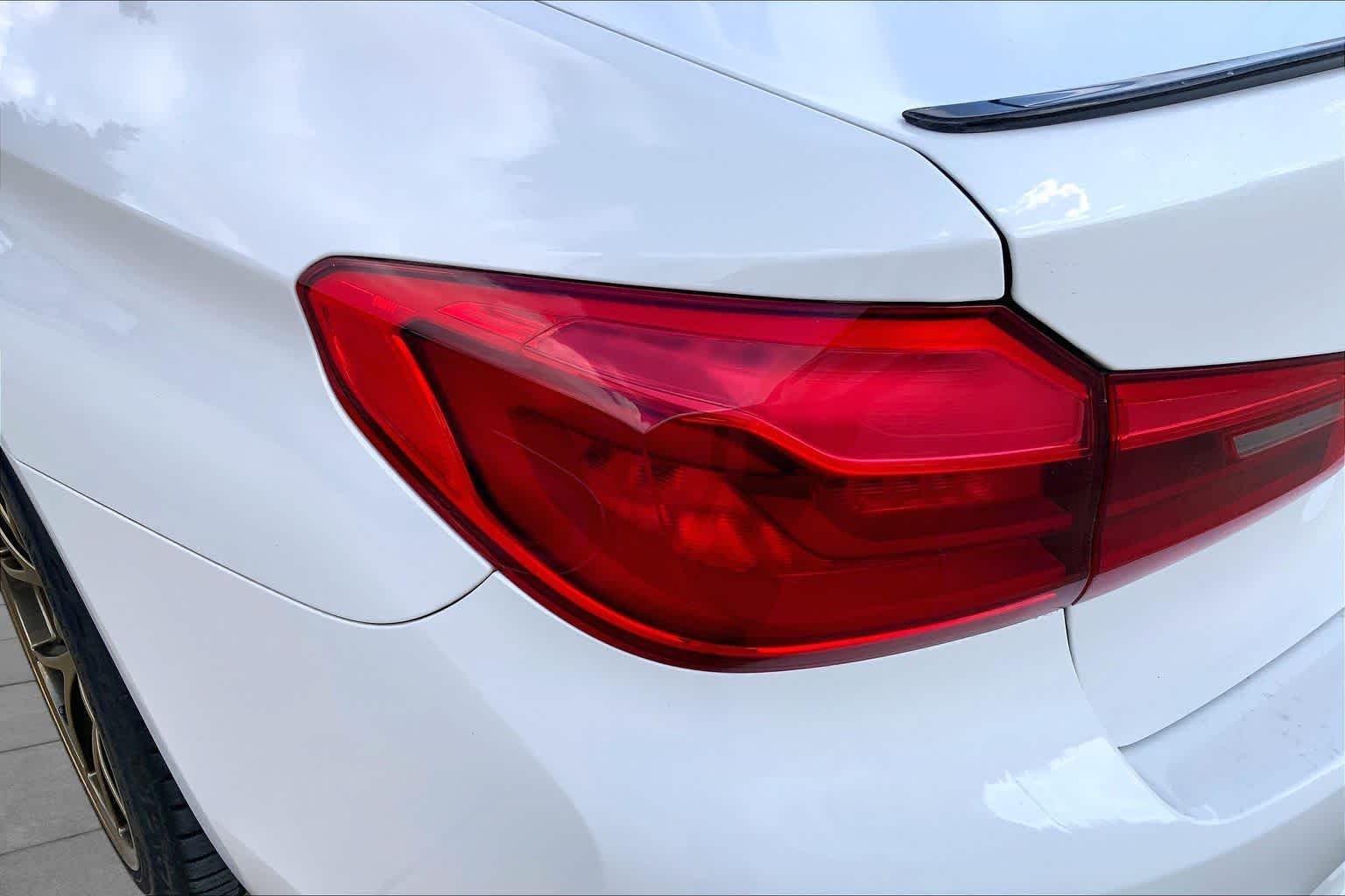 Used 2018 Alpine White BMW  image 29