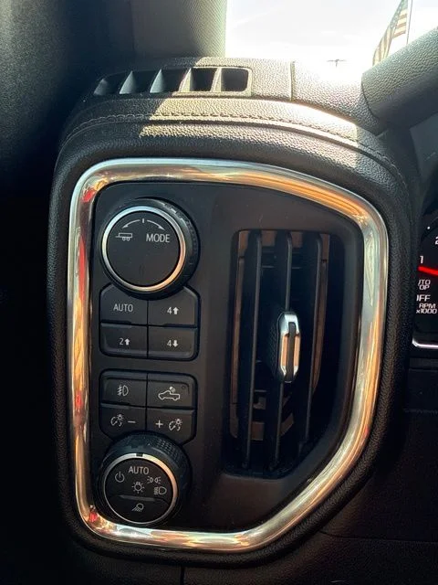 Used 2020 Silver Chevrolet RST image 17
