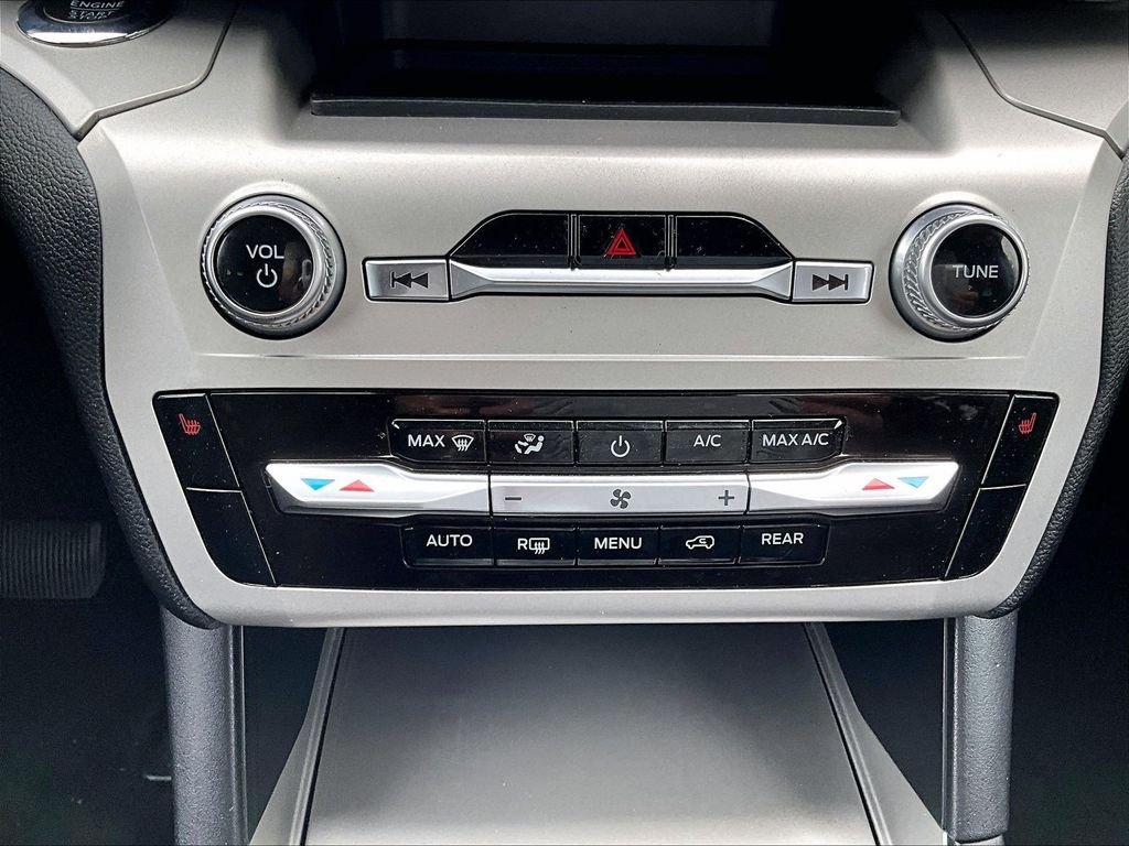Used 2022 Silver Metallic Ford XLT image 27