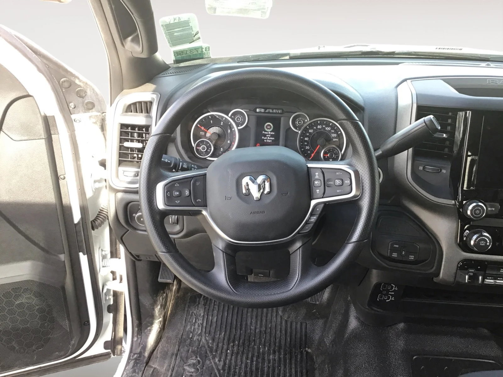 2026 RAM 3500 Chassis Tradesman - Photo 12