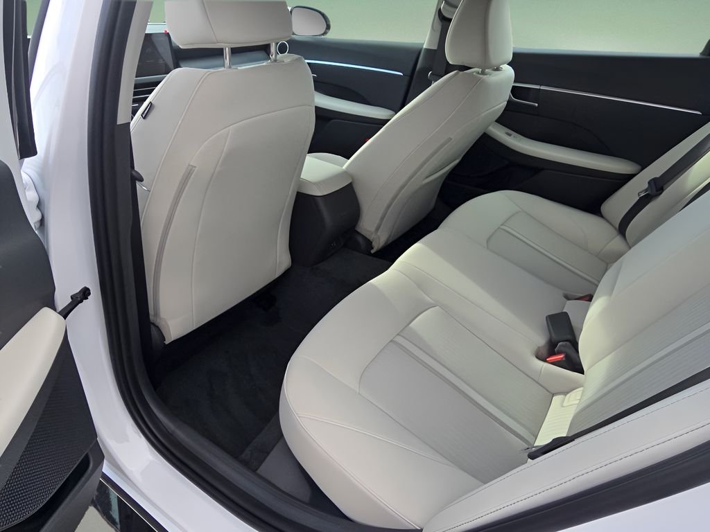 New 2026 Serenity White Hyundai SEL Sport image 15