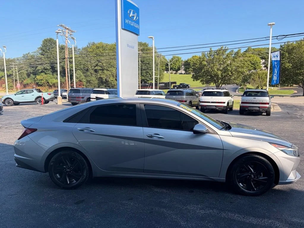 Used 2021 Shimmering Silver Pe Hyundai SEL image 4