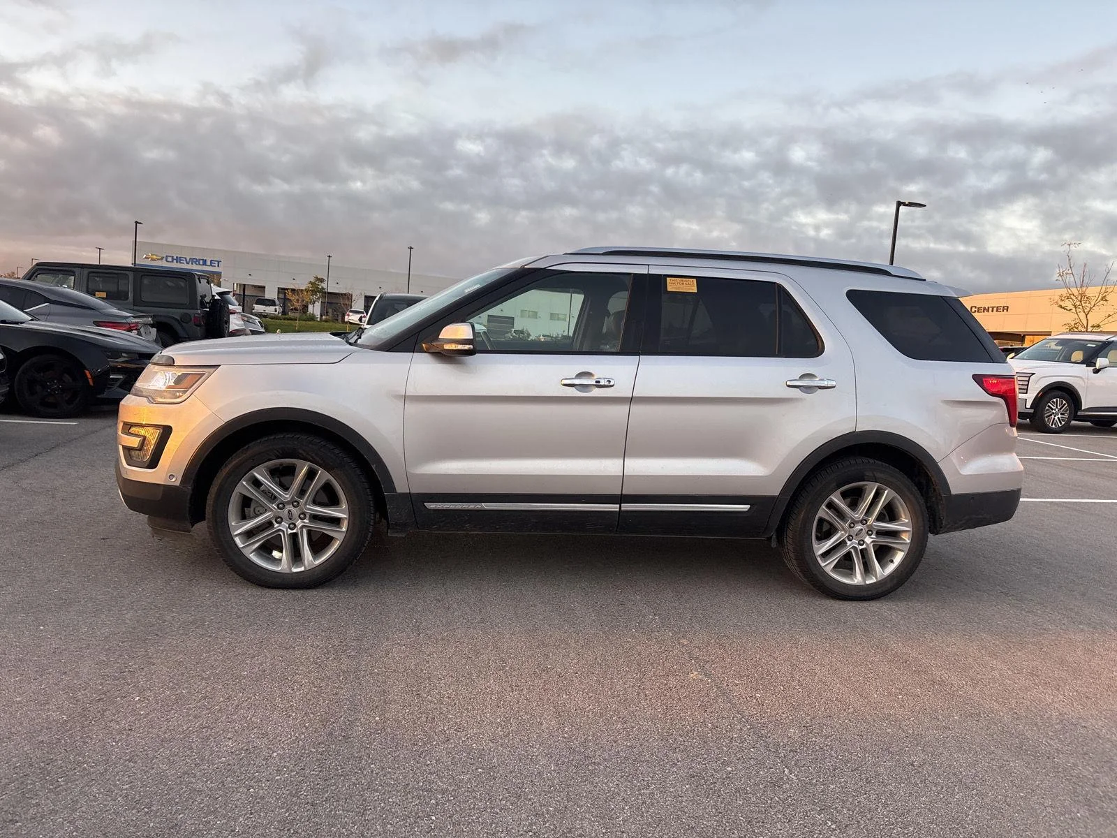 Used 2016 Ingot Silver Metallic Ford Limited image 3
