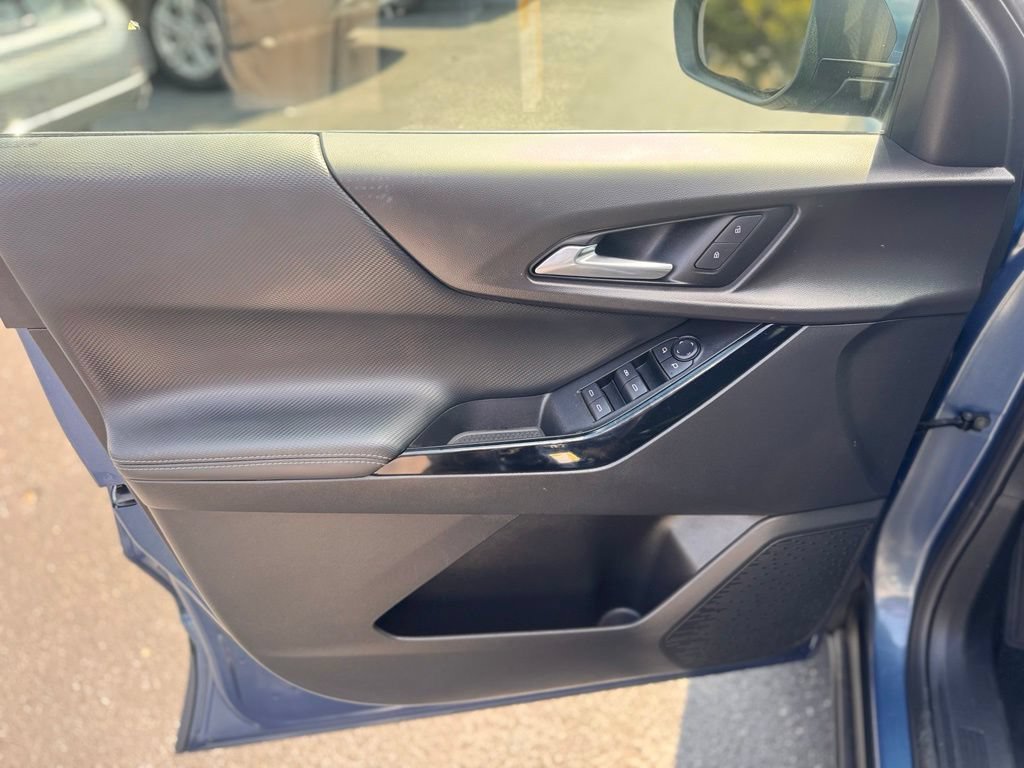 Used 2025 Lakeshore Blue Metallic Chevrolet LT image 13