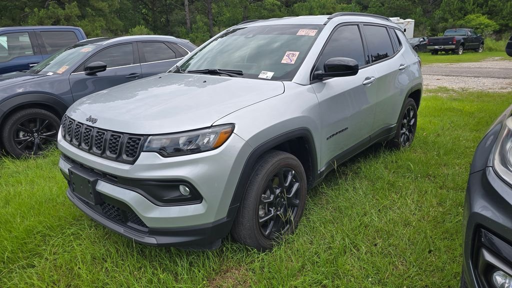 Used 2025 Silver Jeep Latitude image 1
