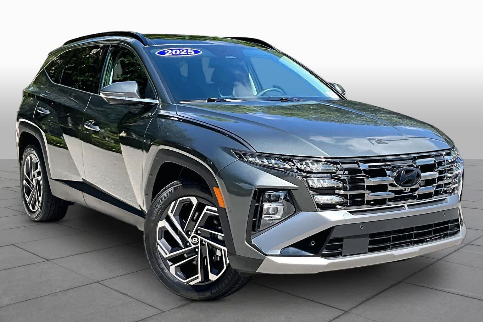 Used 2025 Amazon Gray Hyundai Limited image 3