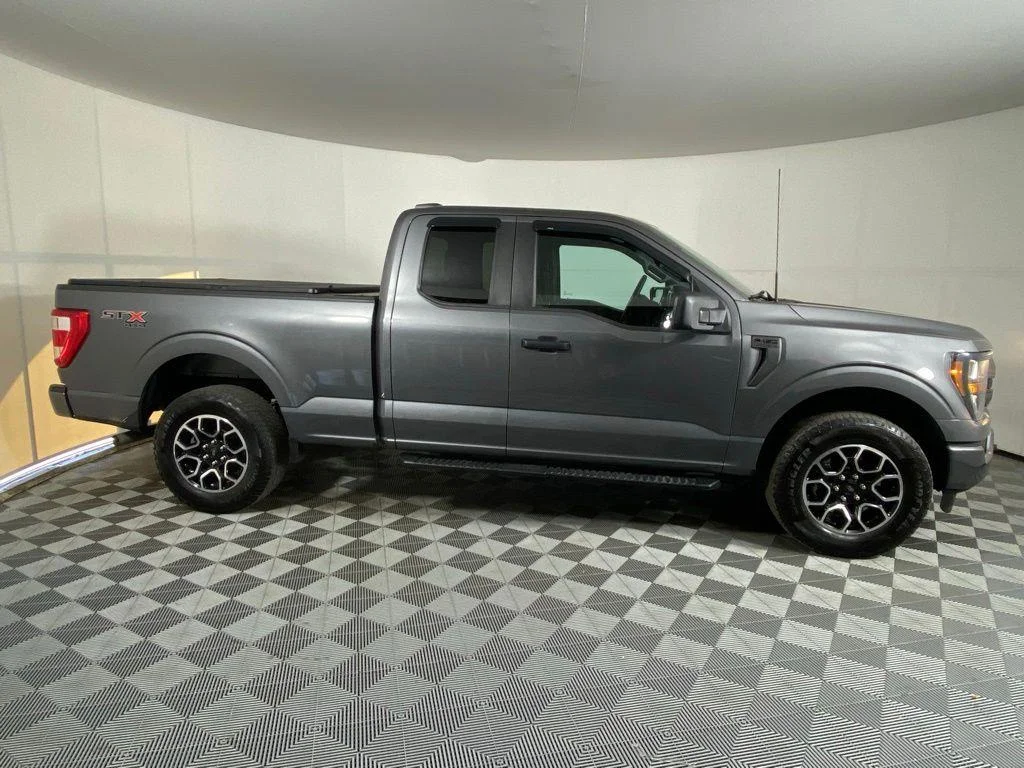 Used 2023 Gray Metallic Ford XL image 3