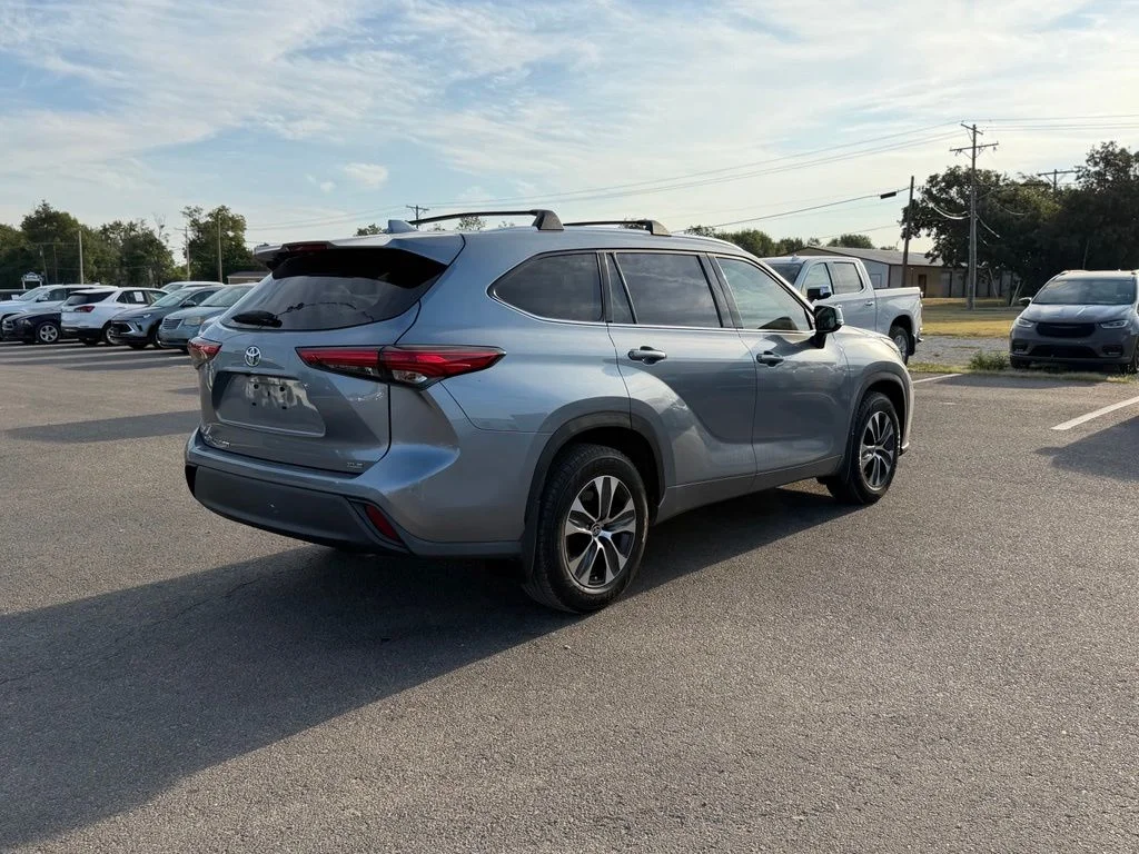 Certified Used 2020 Silver Toyota XLE image 4