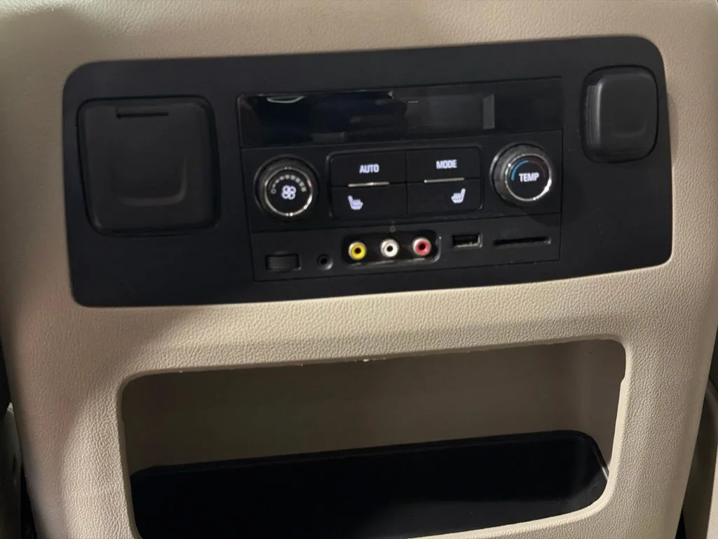 Used 2016 Sparkling Silver Metallic GMC Denali image 19